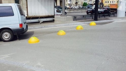 Стоп, автохам: на Почтовую площадь в Киеве вернули полусферы