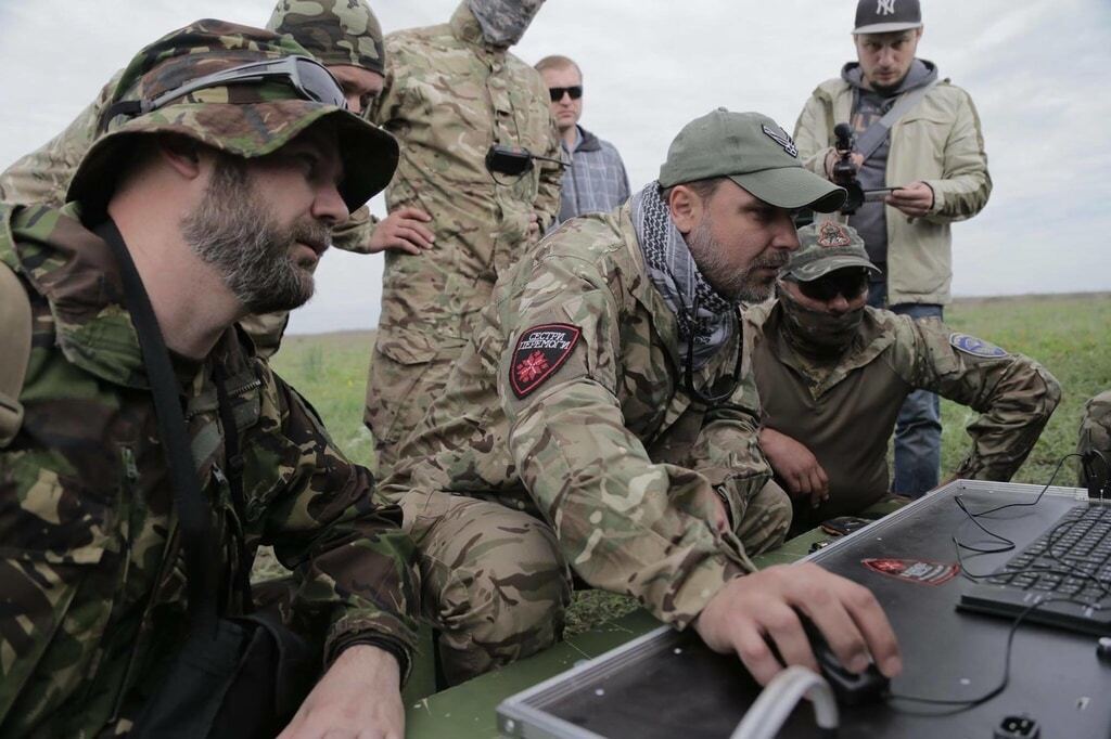 Патріотичні листівки в Донецьку: волонтери розповіли, як готувалася "диверсія" на 9 Травня