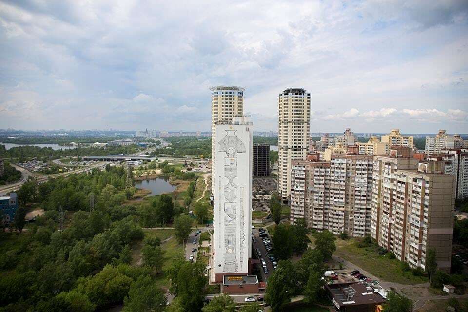 В Киеве нарисовали мурал высотой в 26 этажей: опубликованы фото