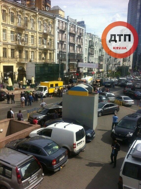 У центрі Києва протестувальники перекрили вулицю: 5-бальні затори