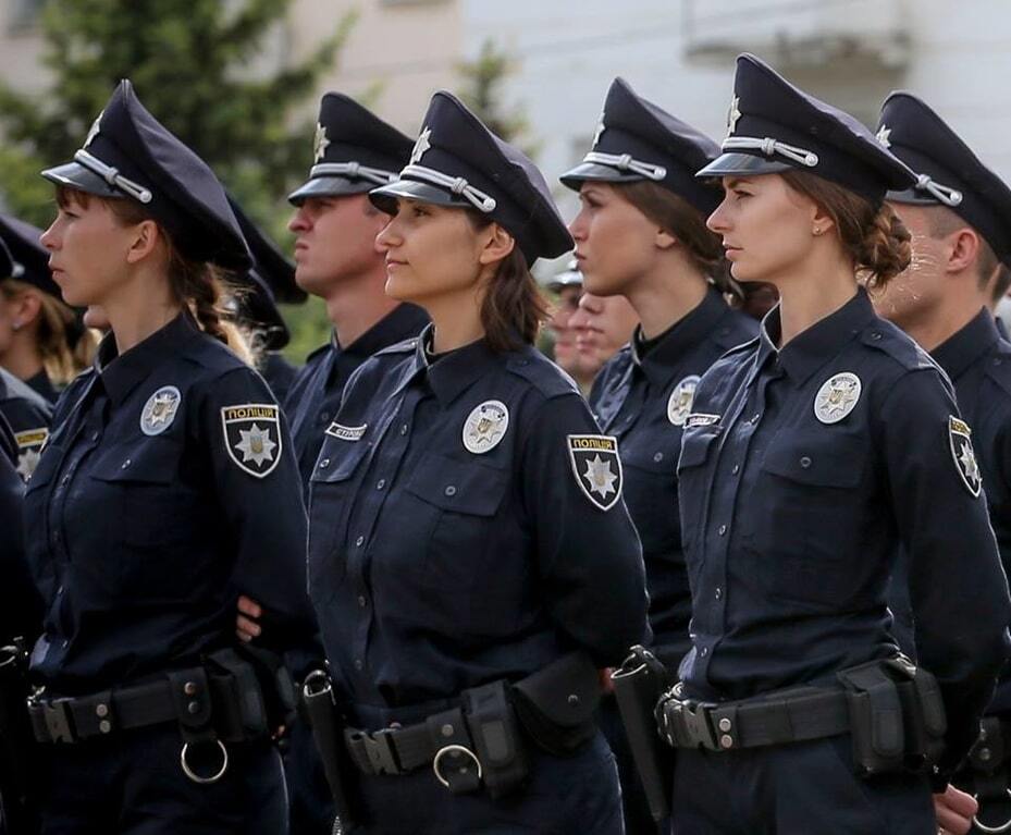 Выборы, восстановление городов и полиция: о чем говорил Порошенко на Донбассе