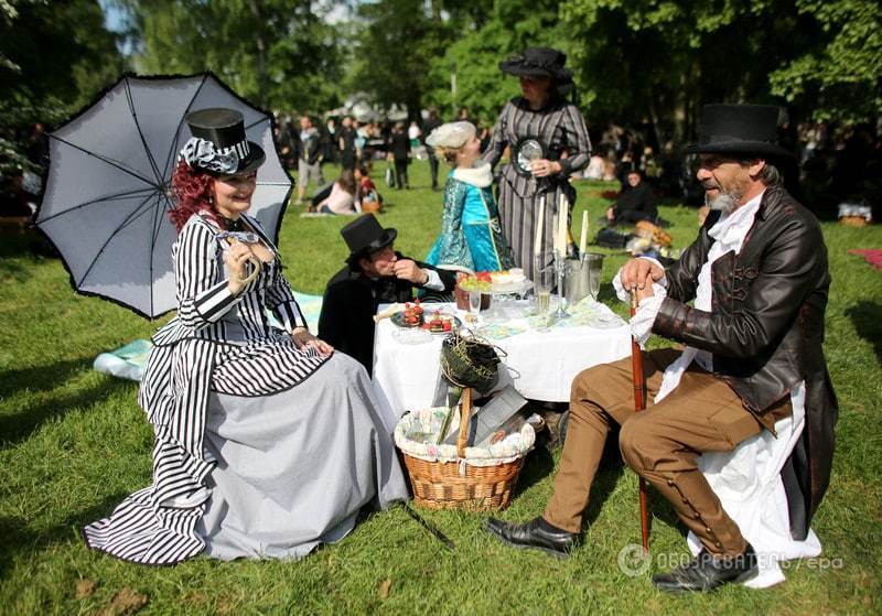 Лейпциг "захватили" ангелы и люди в черном: опубликованы фото