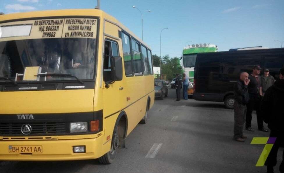 Десятки фур перекрыли трассу Киев-Одесса из-за отказа платить штрафы