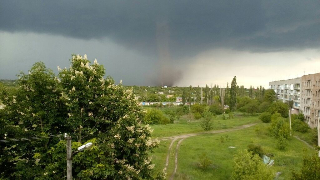 Под Кировоградом пронесся смерч: опубликованы фото и видео