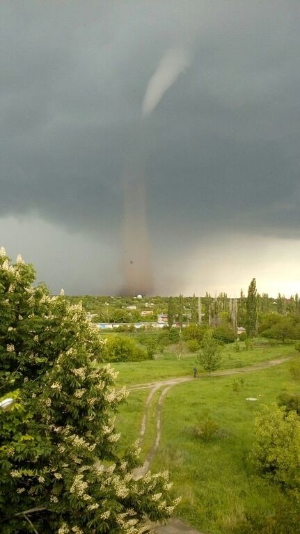 Под Кировоградом пронесся смерч: опубликованы фото и видео