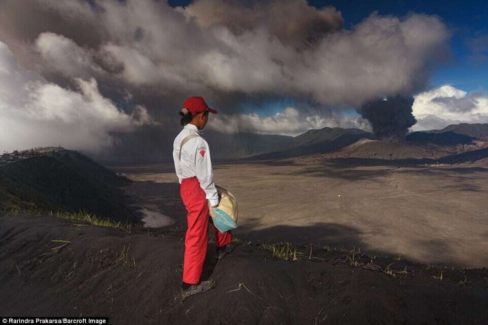 Индонезийский народ живет возле активного вулкана Бромо: удивительные фото