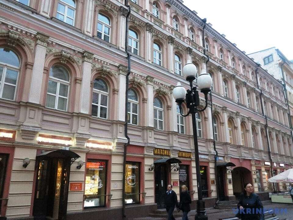Помешал: украинский флаг снова пропал со здания Культурного центра в Москве