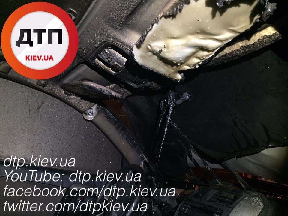 В Киеве горел автомобиль Toyota: опубликованы фото