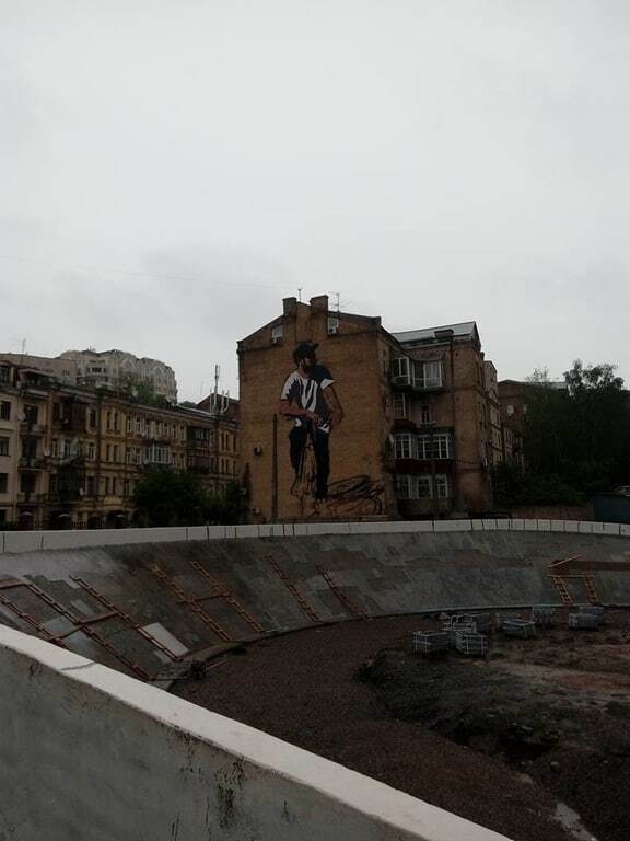 В Киеве нарисовали мурал-автопортрет: опубликованы фото