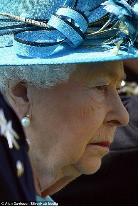 Королева Єлизавета не стримала сліз на публіці