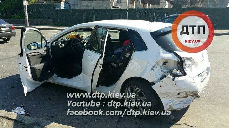 У масштабній ДТП у Києві зіткнулися 12 автомобілів