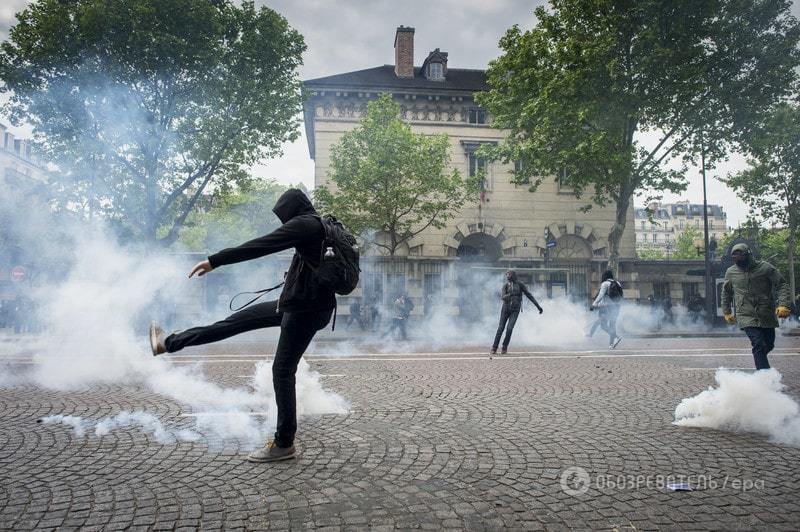 Париж в огне: многотысячные протесты во Франции разогнали гранатами. Фоторепортаж и видеофакт