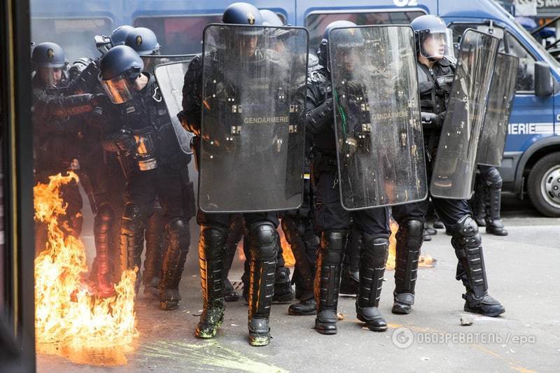 Париж в огне: многотысячные протесты во Франции разогнали гранатами. Фоторепортаж и видеофакт