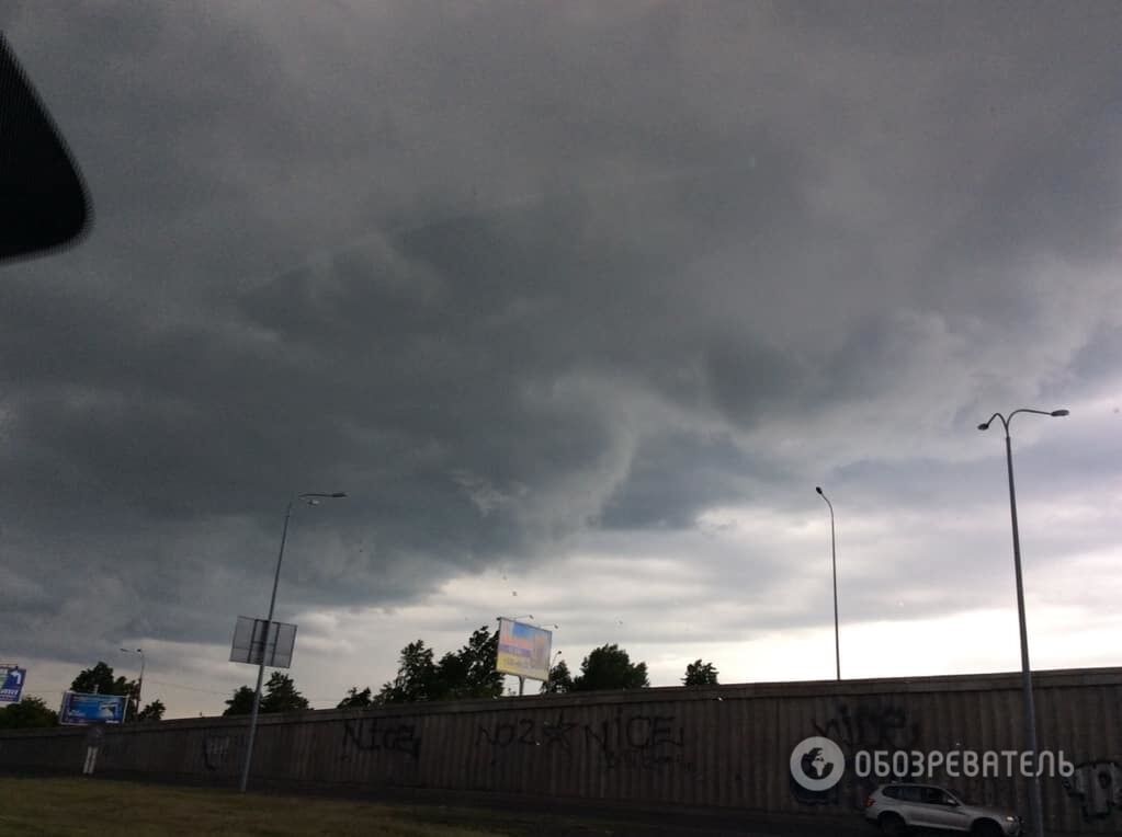 В Киеве началась сильная гроза: опубликованы фото