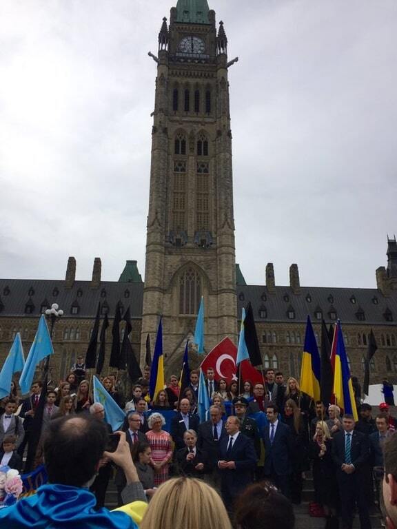 Тамга в Торонто: канадские депутаты провели флешмоб в поддержку крымских татар. Фото и видеофакт