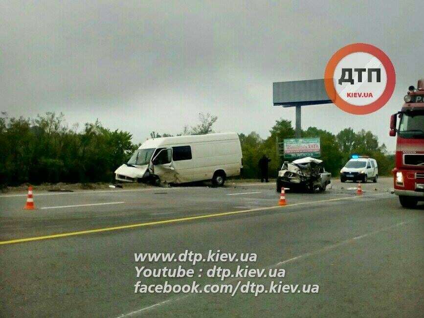 Смертельна ДТП під Києвом: загинув водій "ВАЗу"