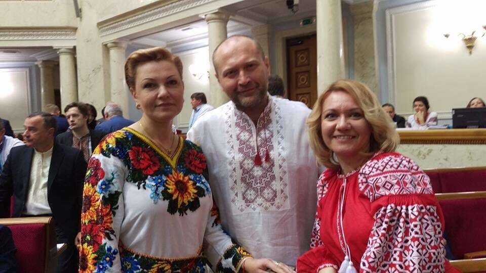 Патріотизм у моді: українські політики масово одягли вишиванки