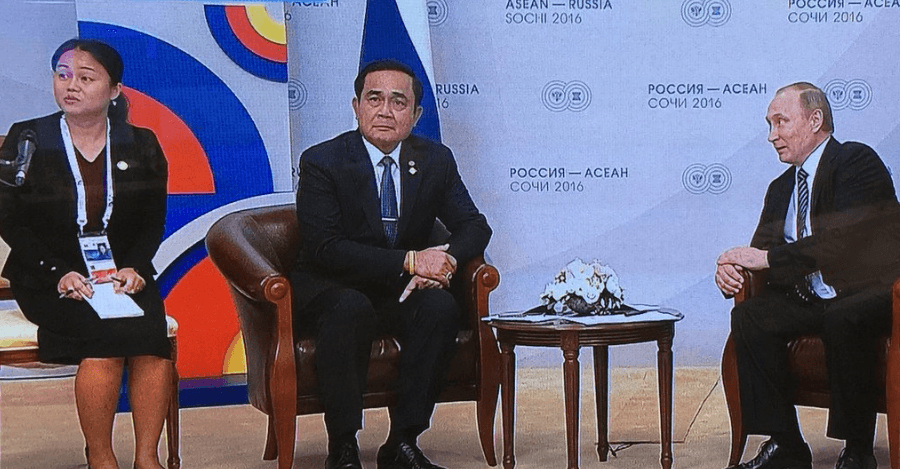 Трудности перевода: у премьера Таиланда Медведева превратили в "Медведа". Видеофакт