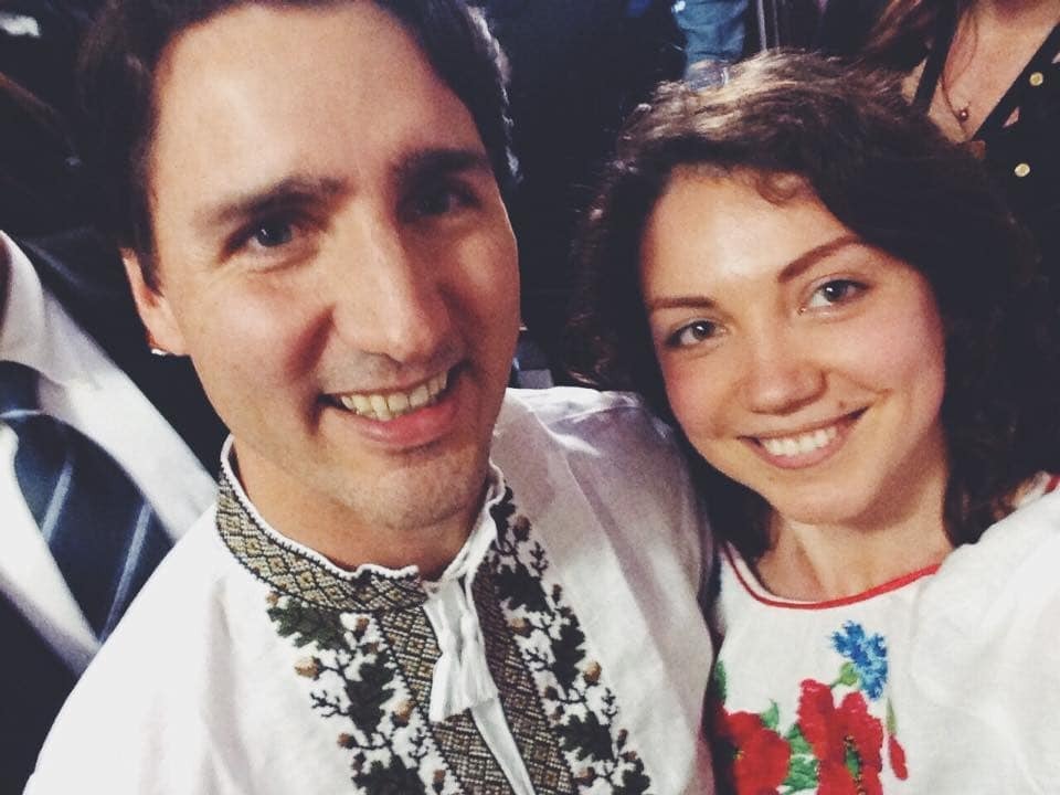 Премьер-министр Канады сделал селфи в вышиванке: фотофакт