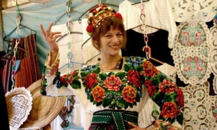 Патриотичный фоторепортаж: мировые знаменитости в украинских вышиванках