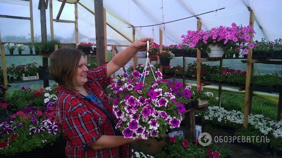 "Цветы и улитки - самый выгодный бизнес": как переселенцы с Донбасса стали успешными фермерами