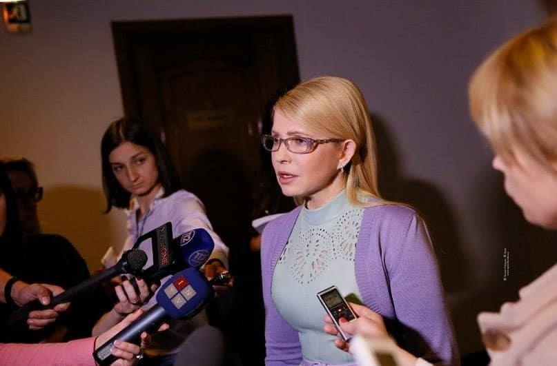 На стиле: Тимошенко появилась в Раде в кожаном платье