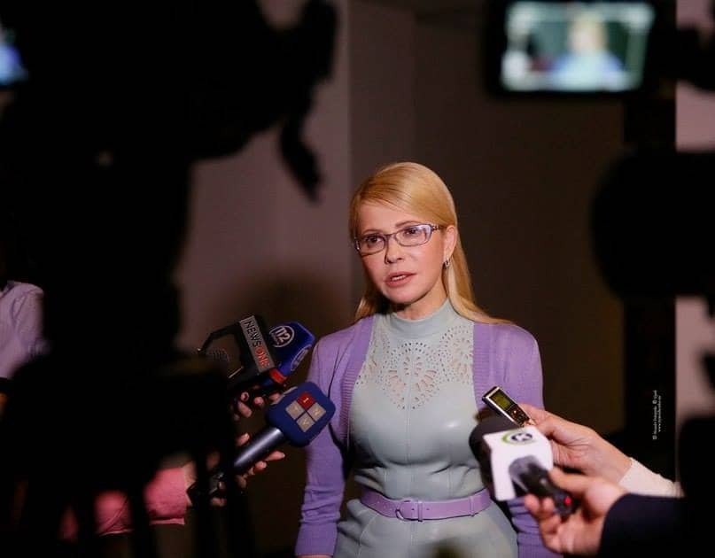 На стилі: Тимошенко з'явилася в Раді у шкіряній сукні