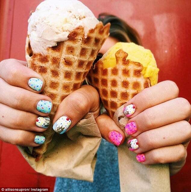 Десертный маникюр: сеть охватила мода на ногти в виде мороженого