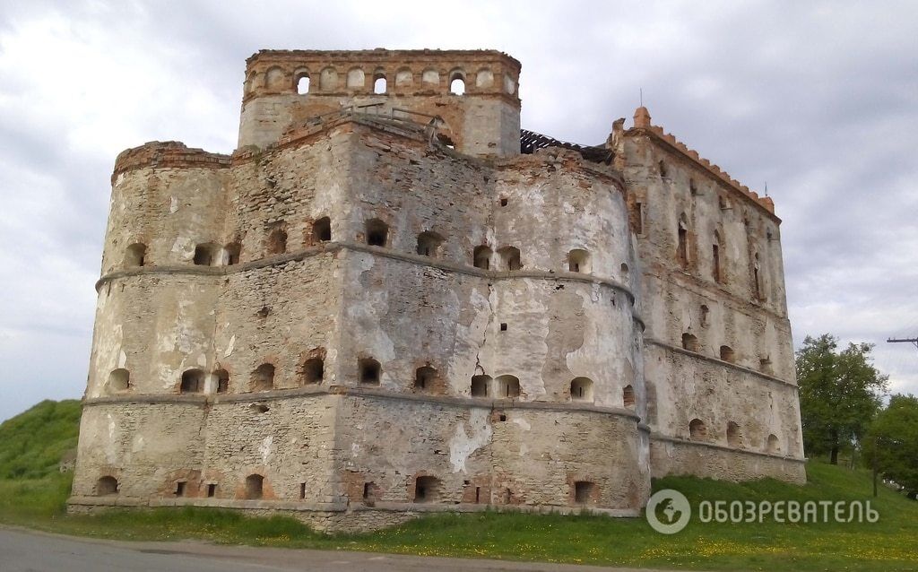 Меджибож: свет и тень фактурной крепости
