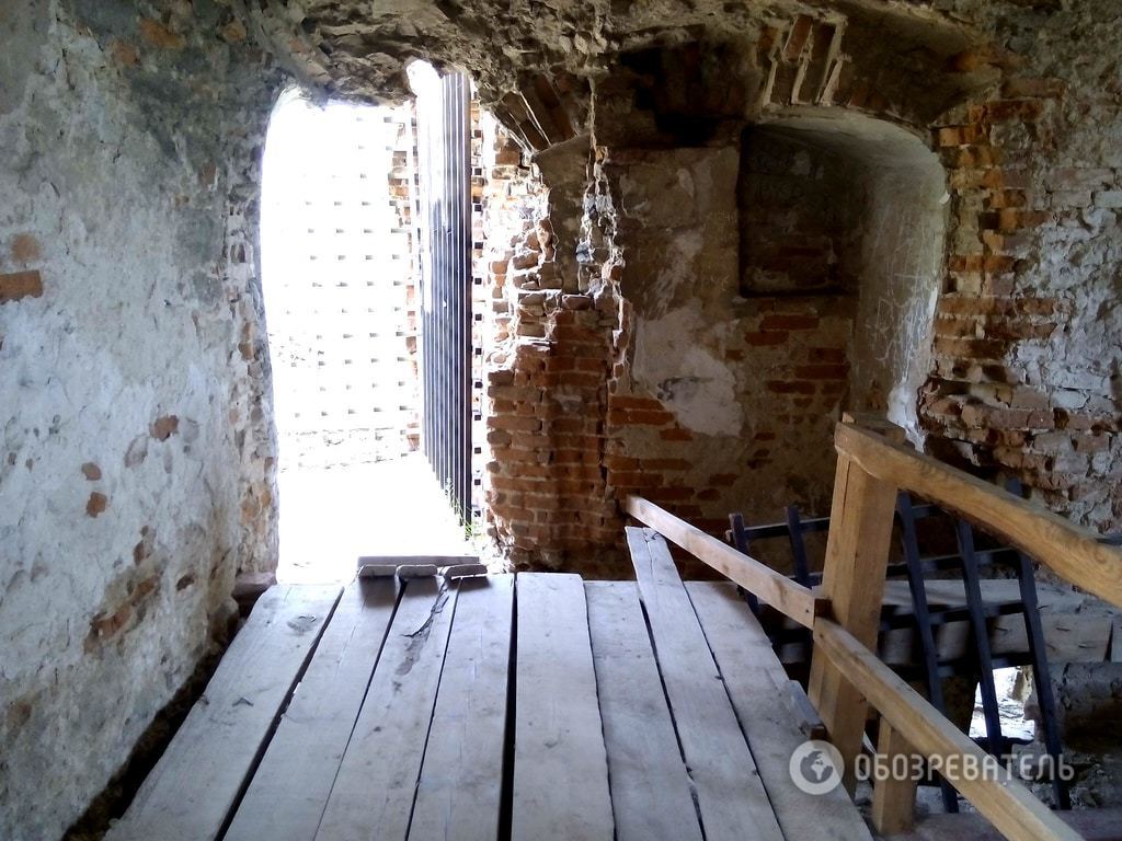 Меджибож: свет и тень фактурной крепости