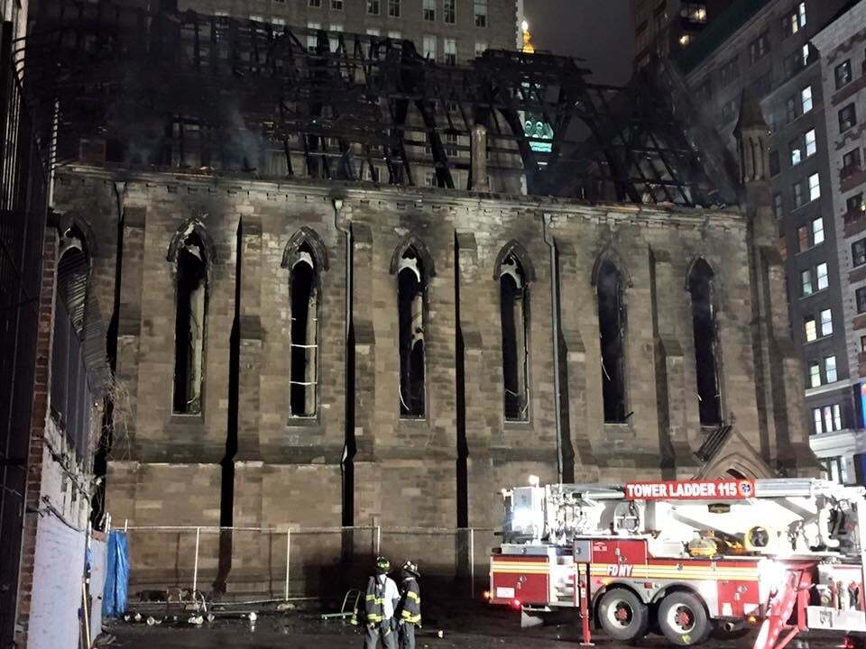 В Нью-Йорке на Пасху огонь уничтожил сербский Кафедральный собор. Опубликованы фото и видео