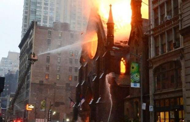 В Нью-Йорке на Пасху огонь уничтожил сербский Кафедральный собор. Опубликованы фото и видео