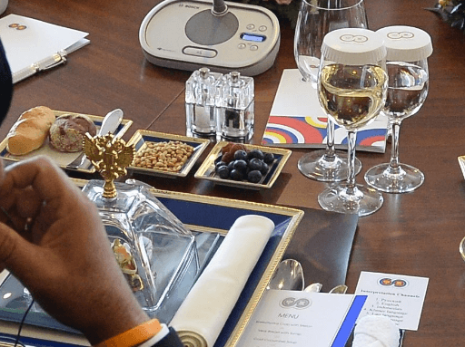 Путін пригощав заморських гостей "кризовим" сніданком