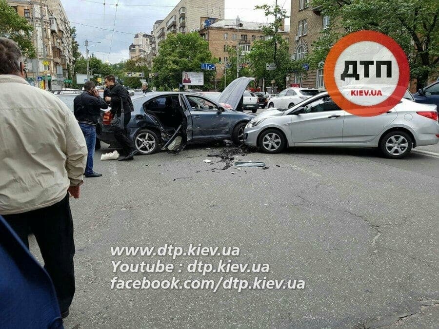 Лобова ДТП у Києві: пошкоджено три автомобілі - 20 травня 2016