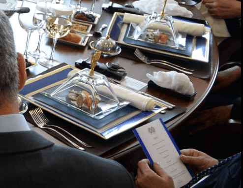 Путін пригощав заморських гостей "кризовим" сніданком