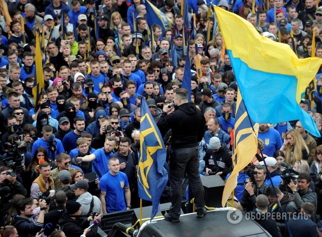 Бійці "Азова" вийшли на марш проти виборів на Донбасі