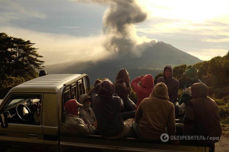 Извержение вулкана в Коста-Рике: пепел взлетел на высоту до 3 км, сотни людей попали в больницы. Опубликованы фото