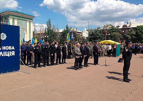 В Северодонецке приняли присягу патрульные из трех городов Луганщины: опубликованы фото