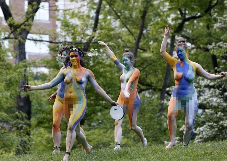 У парку Нью-Йорка оголені жінки зіграли п'єсу Шекспіра