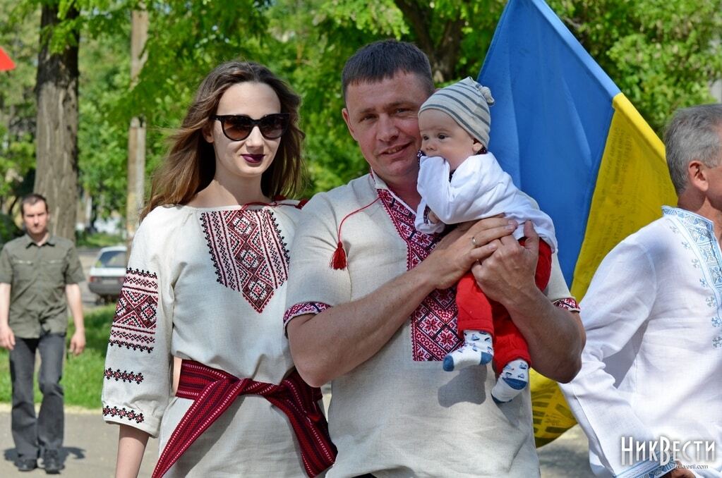 Песни и национальные костюмы: в Николаеве прошел масштабный парад вышиванок. Фоторепортаж