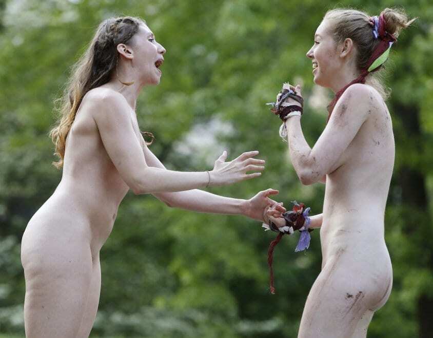 У парку Нью-Йорка оголені жінки зіграли п'єсу Шекспіра