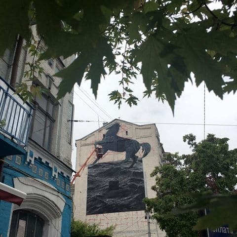 В Киеве нарисовали "черный мурал": опубликованы фото