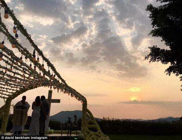 Ева Лонгория в третий раз вышла замуж: фото со свадьбы в Мексике