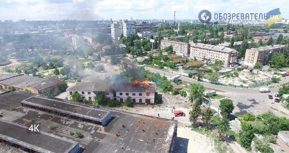 В Киеве произошел масштабный пожар: опубликованы фото и видео