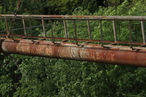 Ремонт підвісного мосту в парку Гагаріна мають завершити у серпні. ФОТО