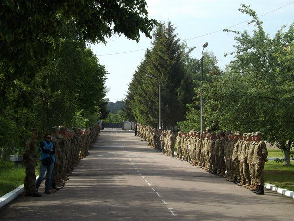 У Житомирі прощалися із загиблим десантником, який попри музичну освіту, пішов служити. ФОТО