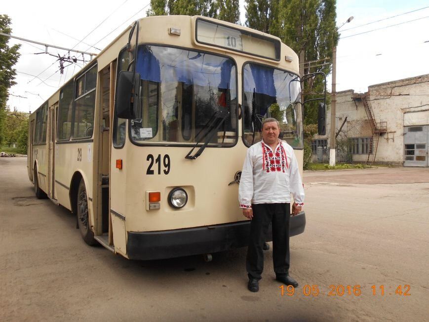 В Кировограде водители троллейбусов ездят в вышиванках