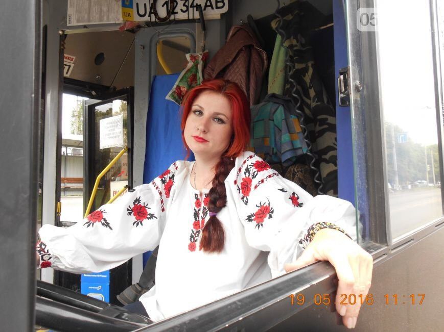 В Кировограде водители троллейбусов ездят в вышиванках