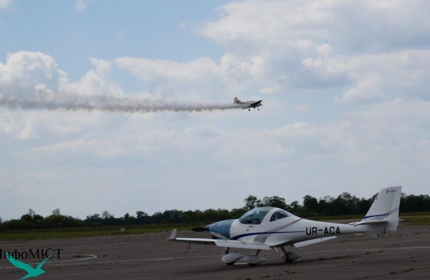 Повітряні трюки, літаки з усієї України і звуки року – у Черкасах розпочався фестиваль авіації