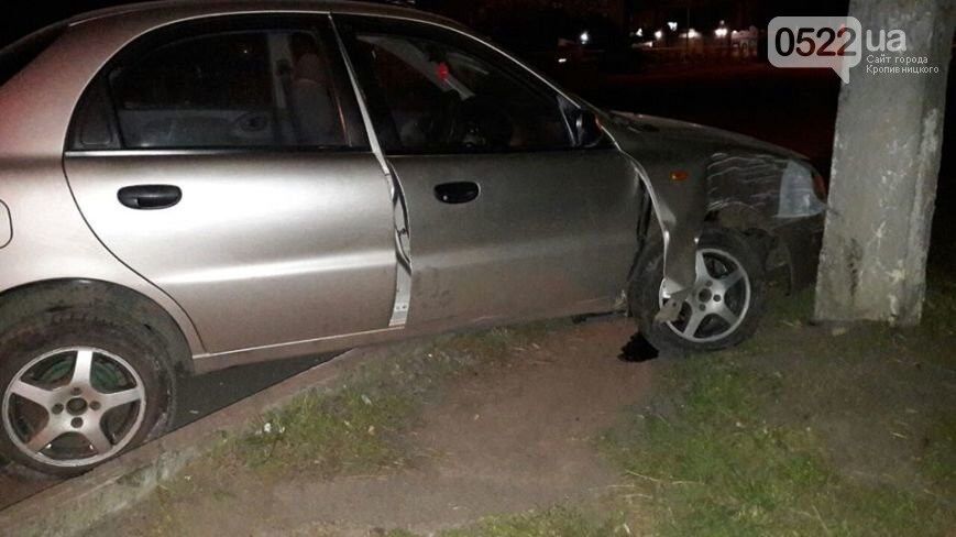 ДТП в городе: пьяная водитель врезалась в электроопору